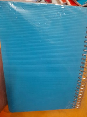 دفترچه یادداشت با برگه زیاد